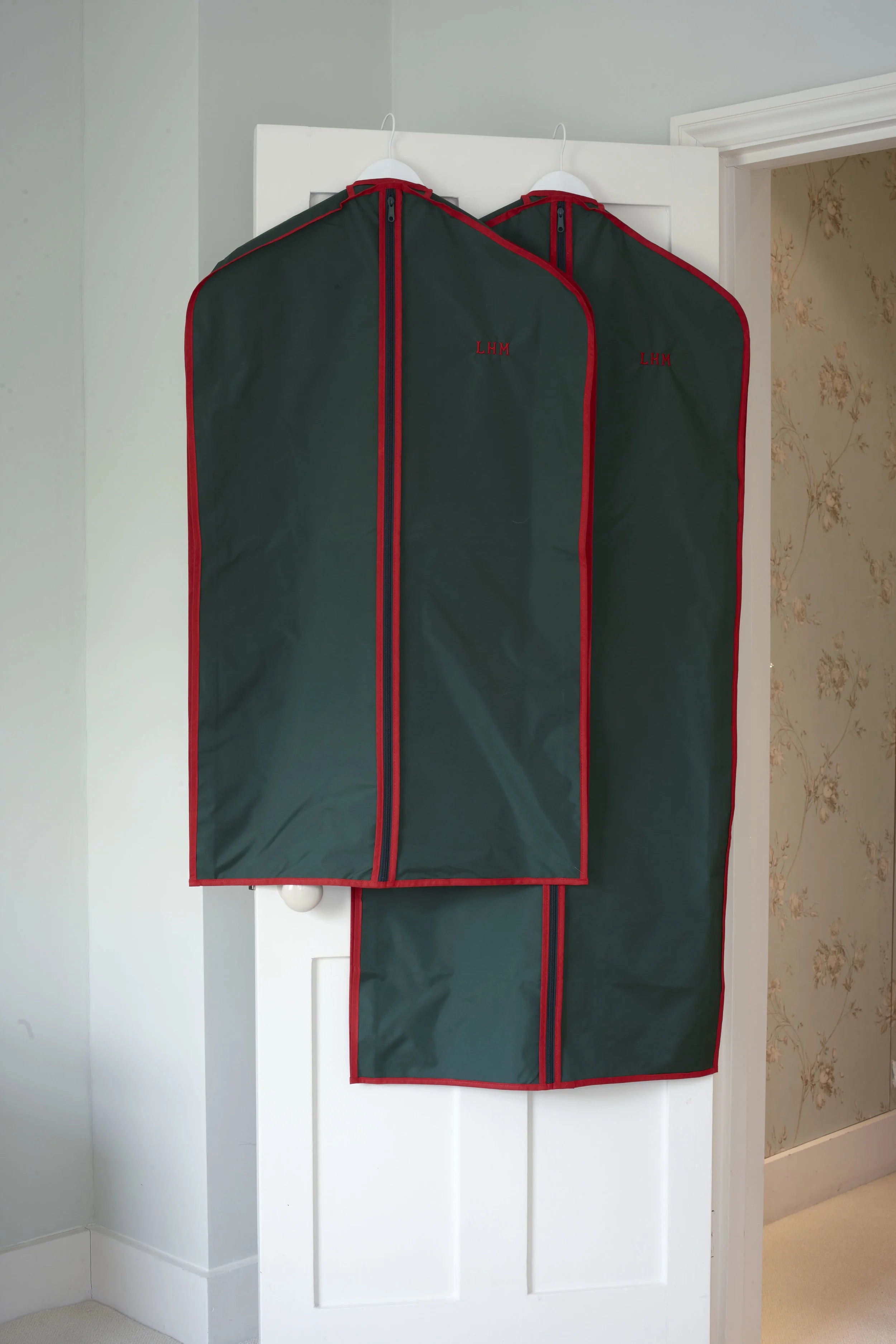 Item 01a/02a: Green/Red Clothes Covers
