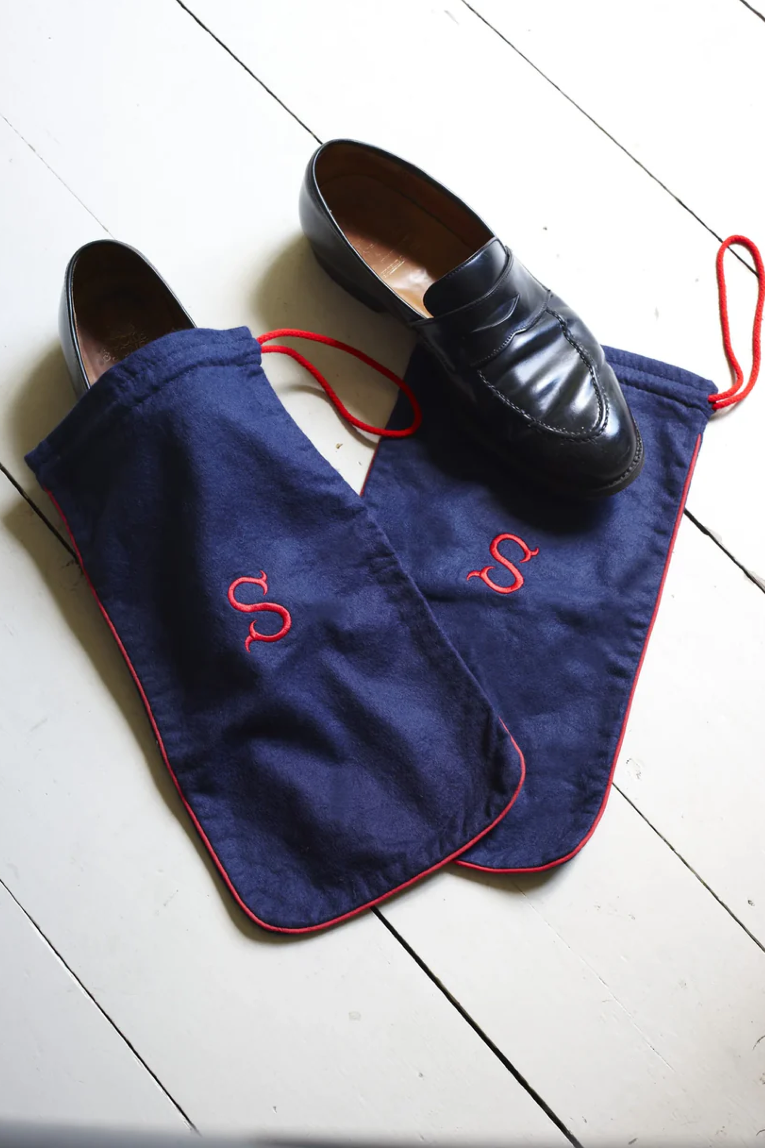 Navy/Red Pair of Shoe Bags